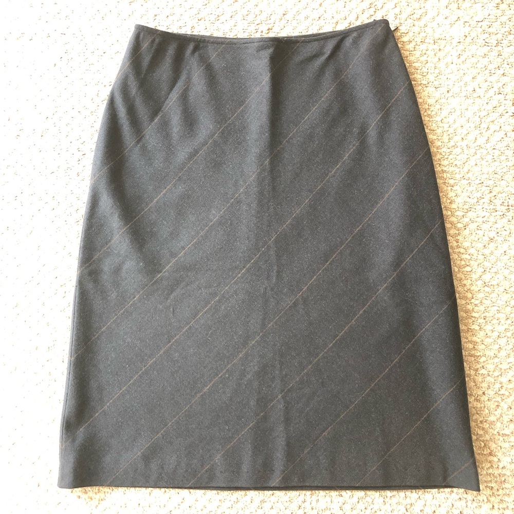 Tahari A-line Wool charcoal gray striped skirt, sz 4